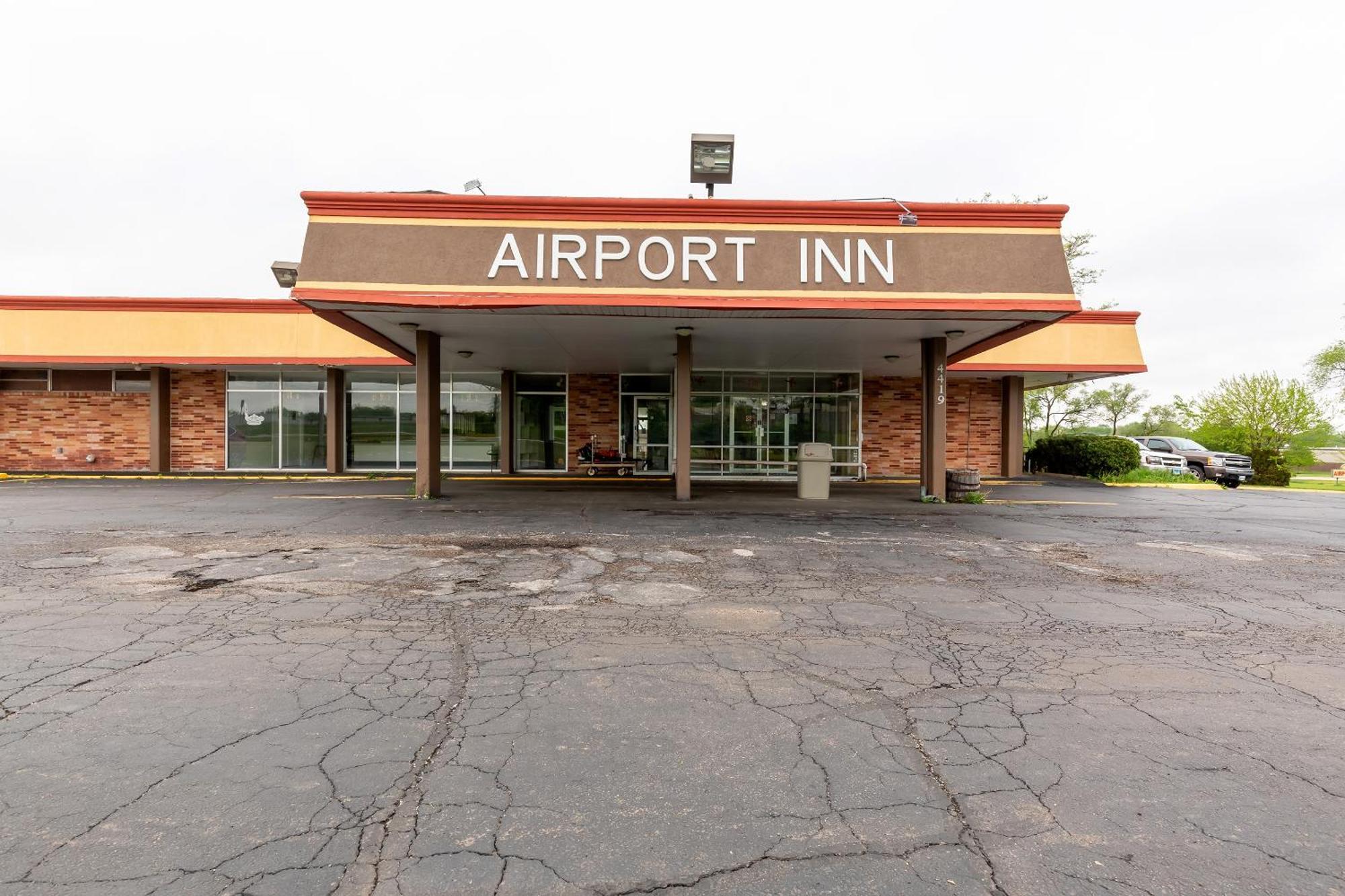 Oyo Hotel At Chicago Rockford International Airport, Il Exterior photo